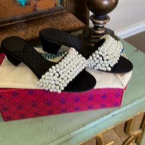 Black w white pearl slide! Size 7 1/2 never worn!